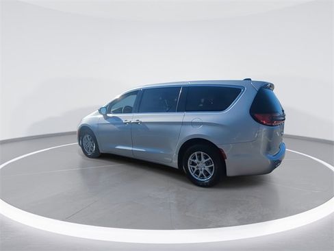New 2026 Chrysler Pacifica Select image 6