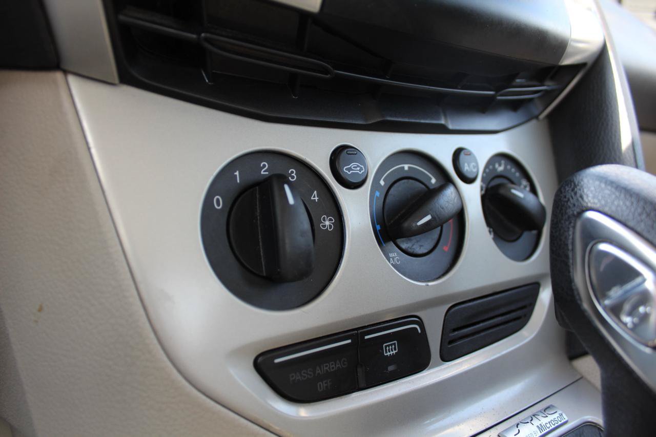 Used 2012 Ford Focus SE FWD image 51
