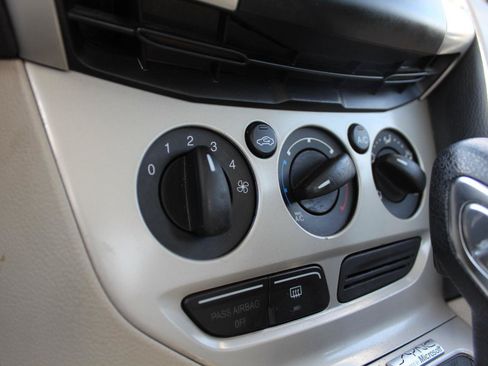 Used 2012 Ford Focus SE FWD image 51