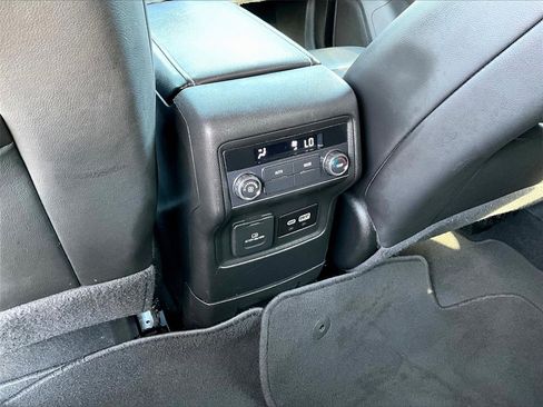 Certified 2023 GMC Acadia SLT image 19