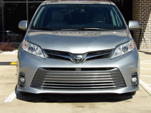 Used 2020 Toyota Sienna XLE FWD image 8