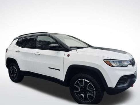 Certified 2024 Jeep Compass Trailhawk image 5