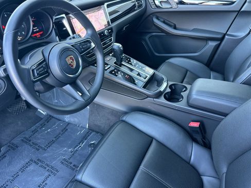 Certified 2026 Porsche Macan AWD/4WD image 4