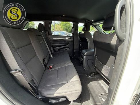 Used 2019 Jeep Grand Cherokee Laredo AWD/4WD image 18