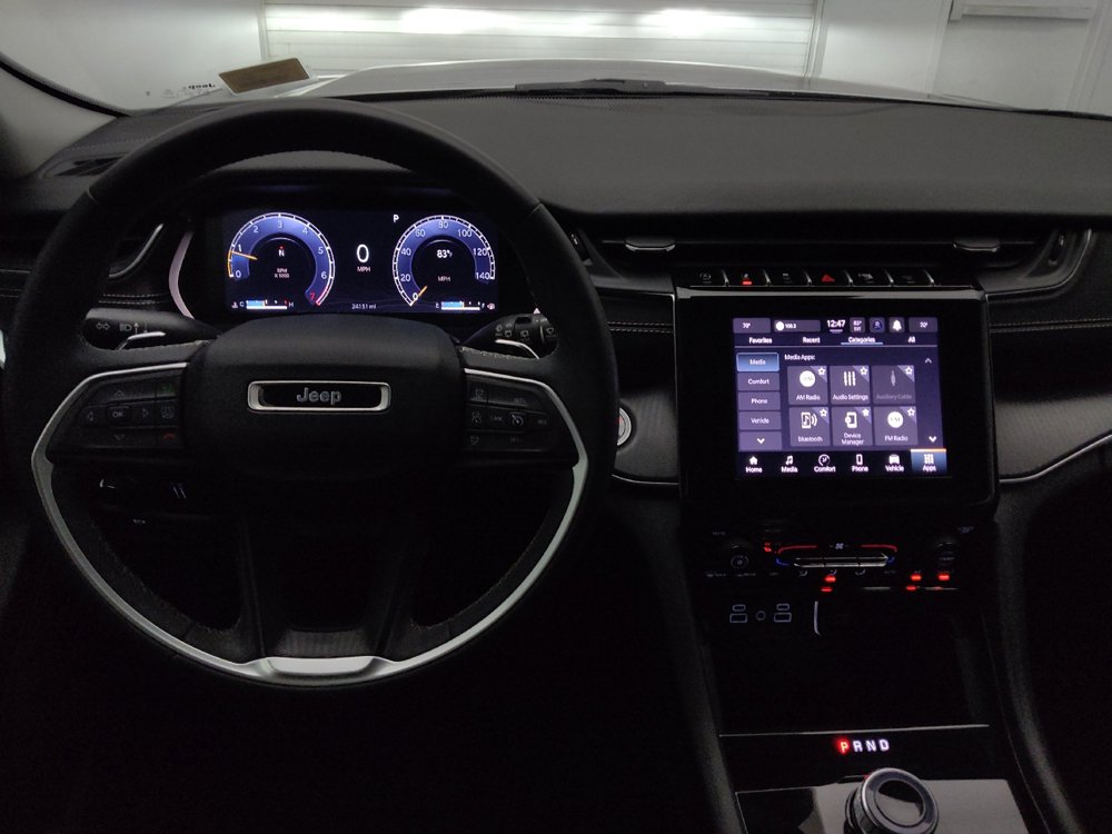 Used 2023 Jeep Grand Cherokee Laredo AWD/4WD image 22