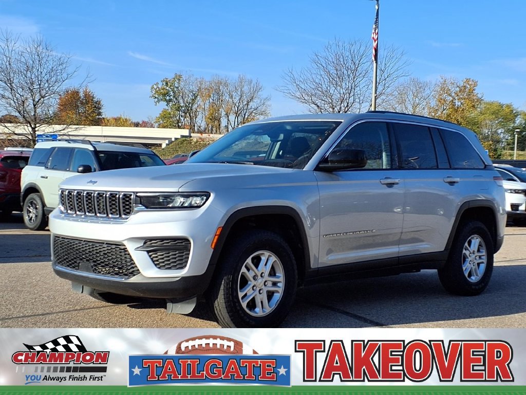 Used 2024 Jeep Grand Cherokee Laredo AWD/4WD image 1