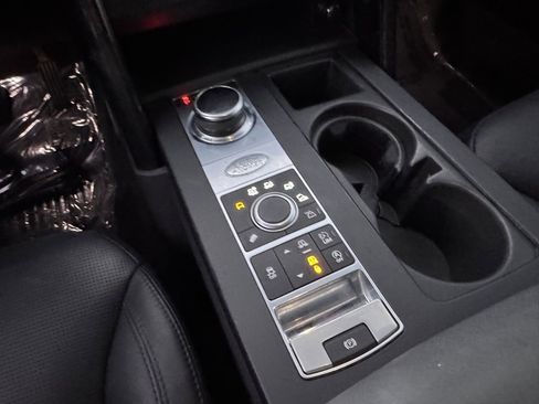 Used 2018 Land Rover Discovery SE image 25