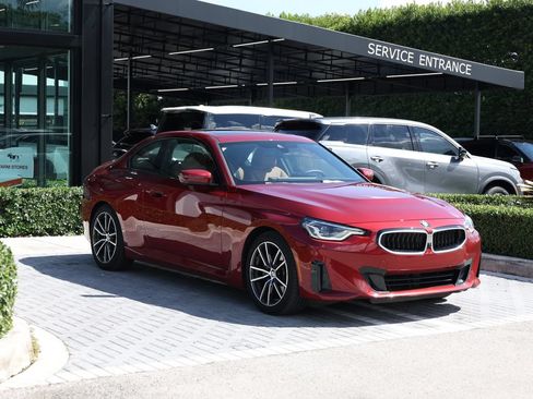Used 2025 BMW 230i Coupe RWD image 2