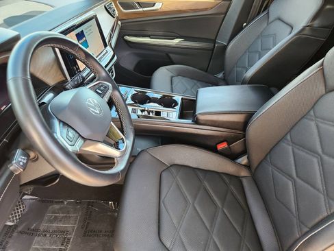 Used 2024 Volkswagen Atlas SE AWD/4WD image 4