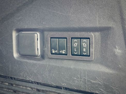 Certified 2023 GMC Yukon Denali Ultimate image 41