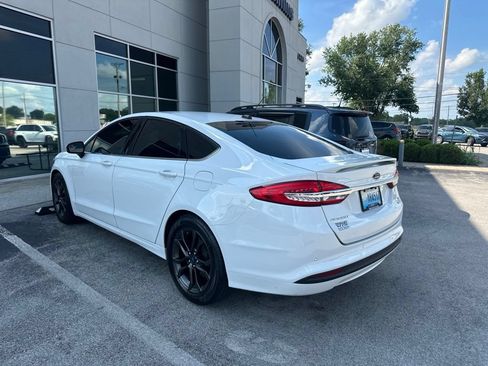 Used 2018 Ford Fusion SE w/ Equipment Group 201A FWD image 4