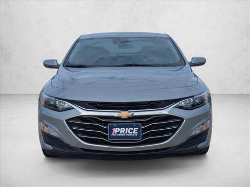 Used 2025 Chevrolet Malibu LT FWD image 2