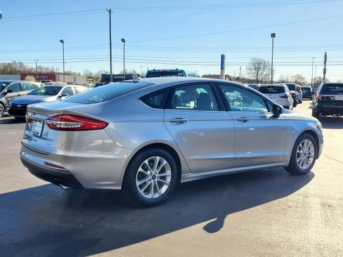 Used 2020 Ford Fusion SE image 4