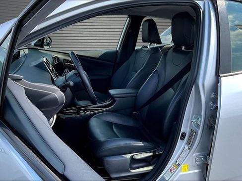 Used 2020 Toyota Prius XLE AWD/4WD image 21