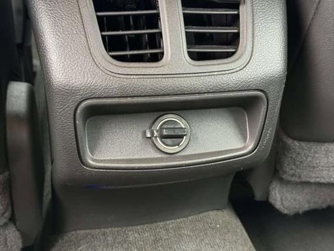 Used 2015 Ford Taurus Limited image 12