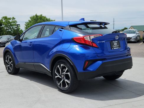 Used 2019 Toyota C-HR XLE FWD image 3