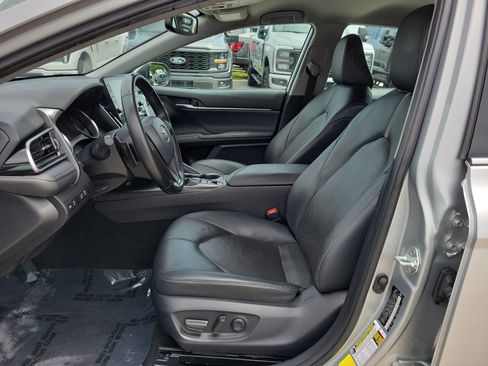 Used 2023 Toyota Camry XSE FWD image 10