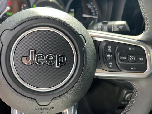 Used 2025 Jeep Wrangler Unlimited Sahara w/ Safety Group AWD/4WD image 29