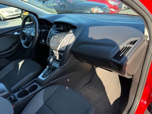 Used 2014 Ford Focus SE FWD image 11