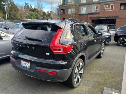 Used 2023 Volvo XC40 Recharge Core image 4