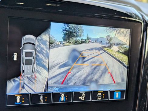 Used 2023 Chevrolet Traverse Premier image 24