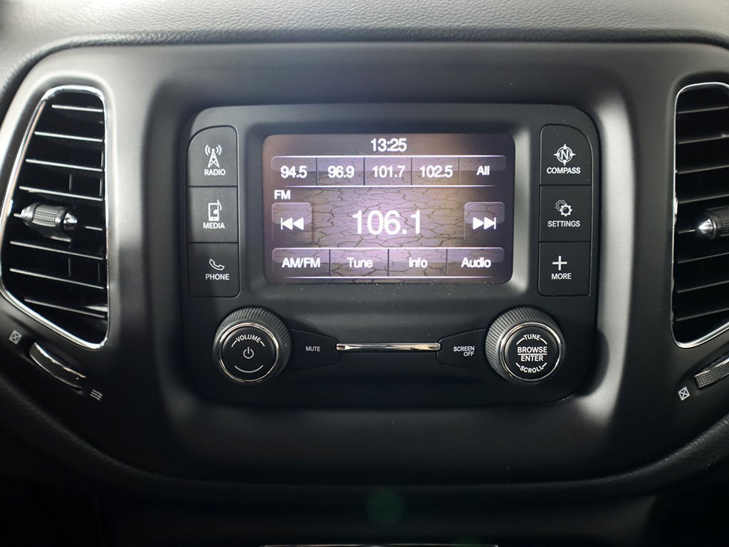 Used 2018 Jeep Compass Latitude AWD/4WD image 37