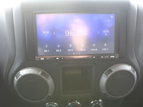 Used 2015 Jeep Wrangler Unlimited Sport w/ Connectivity Group image 20