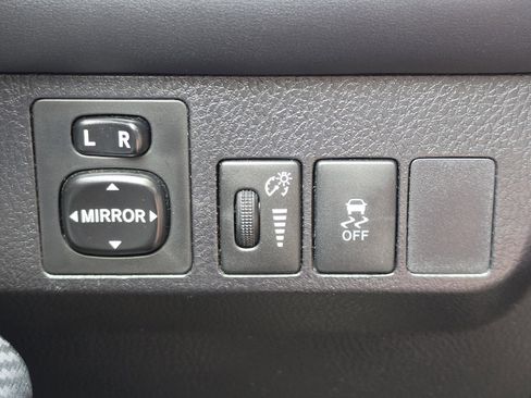 Used 2015 Toyota RAV4 XLE FWD image 15