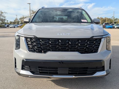 Certified 2024 Kia Sorento S w/ Panoramic Sunroof Package image 3