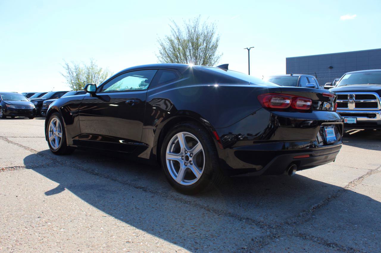 Used 2020 Chevrolet Camaro LT RWD image 4