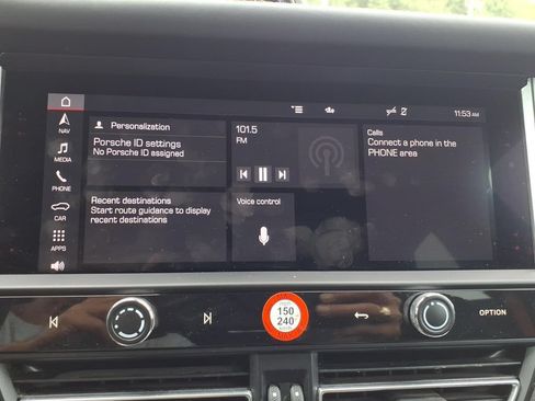 Certified 2024 Porsche Macan AWD/4WD image 31