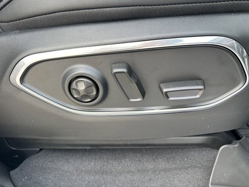 New 2024 Jeep Wagoneer Series III w/ Rear Seat Video Group 1 image 24