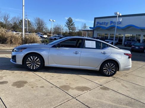 Used 2024 Nissan Altima 2.5 SV image 6