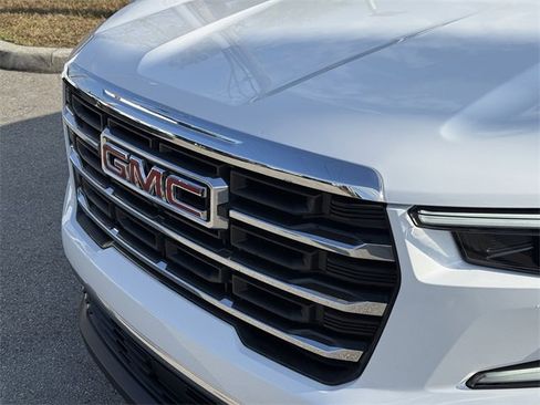 Used 2025 GMC Acadia Elevation image 7