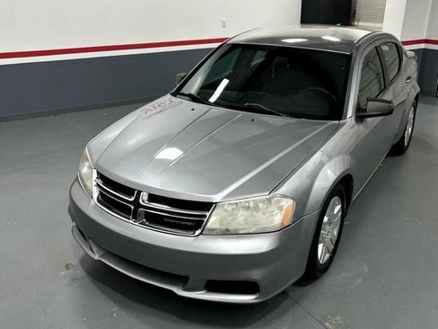 Used 2013 Dodge Avenger SE image 1