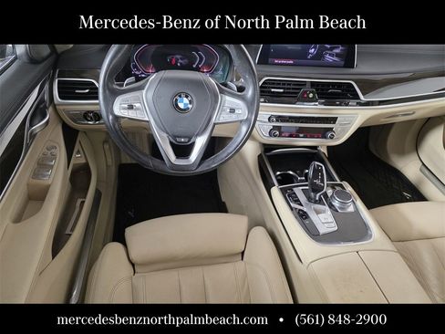 Used 2020 BMW 740i image 10