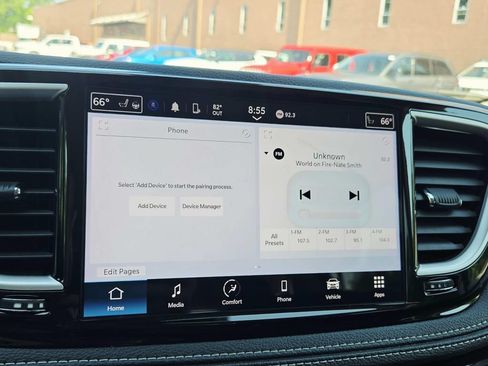 Certified 2024 Chrysler Pacifica Touring-L AWD/4WD image 26