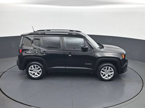 Used 2018 Jeep Renegade Latitude w/ Cold Weather Group AWD/4WD image 16