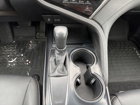 Certified 2018 Toyota Camry SE image 19