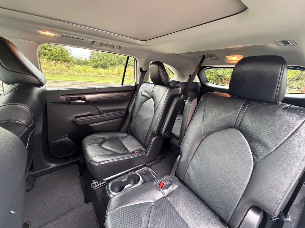 Used 2024 Toyota Highlander Platinum AWD/4WD image 25