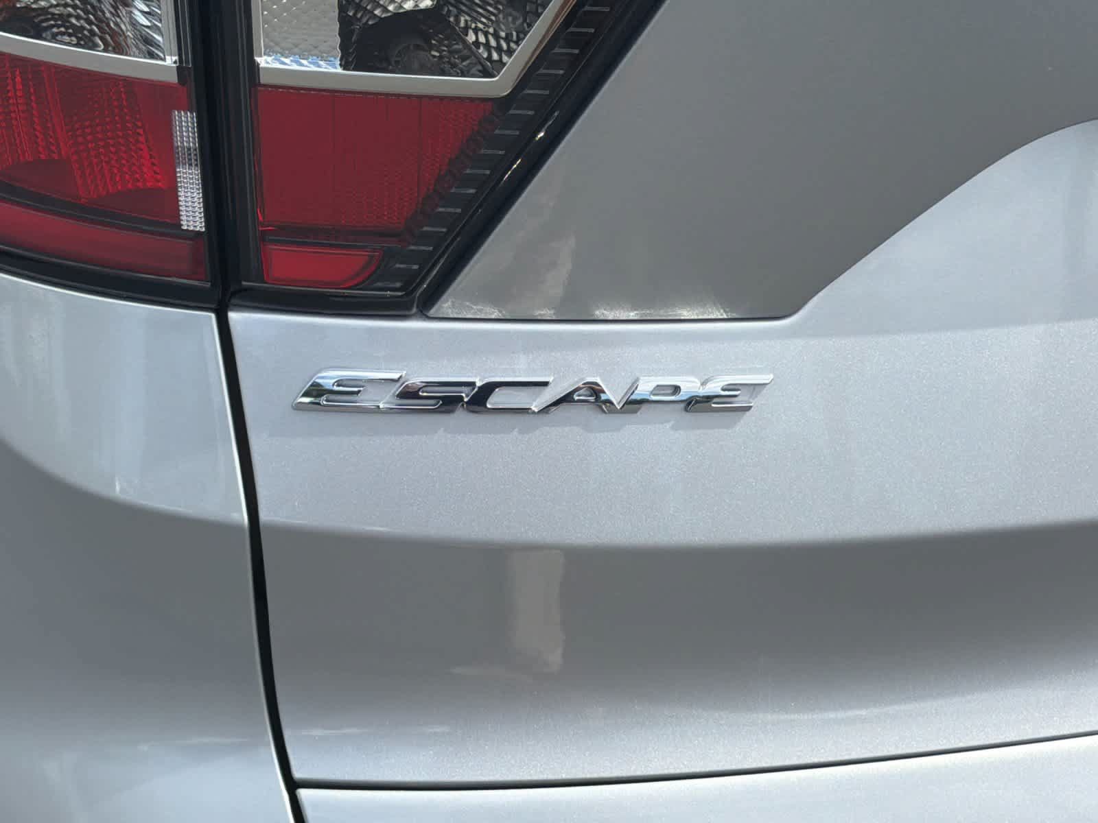 Used 2017 Ford Escape SE w/ Equipment Group 201A FWD image 29