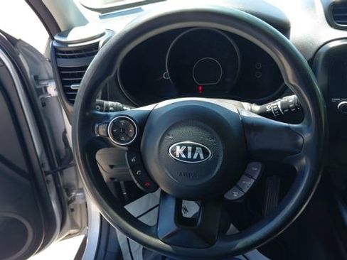 Used 2016 Kia Soul FWD image 17
