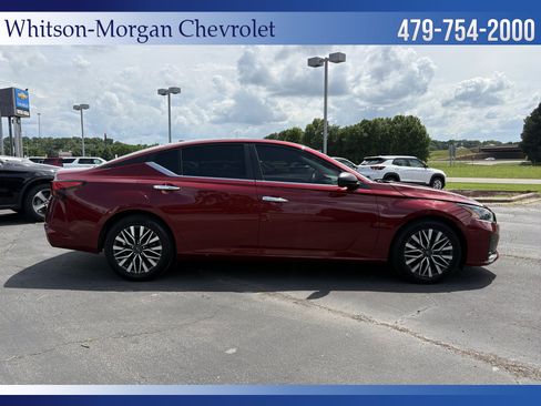 Used 2024 Nissan Altima 2.5 SV FWD image 4