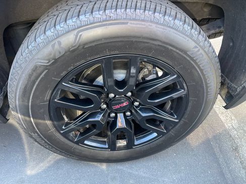 Used 2025 GMC Sierra 1500 Elevation w/ Elevation Premium Package AWD/4WD image 3