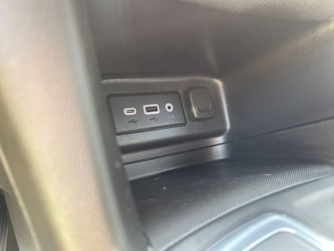 Used 2023 Chevrolet Equinox LT image 28