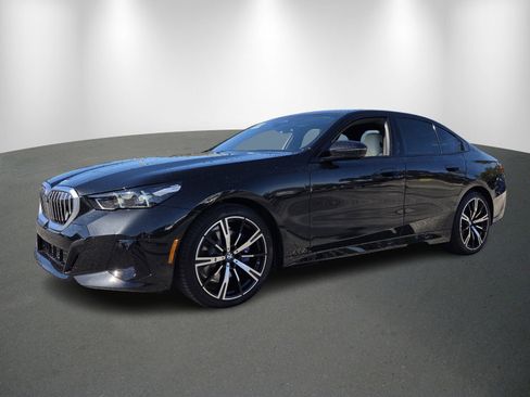Used 2026 BMW 530i w/ M Sport Package image 3