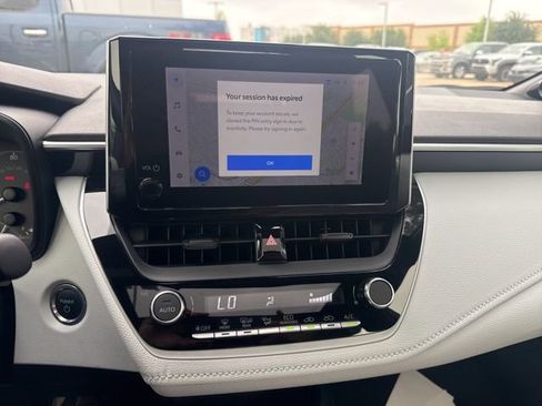 Used 2023 Toyota Corolla SE w/ SE Package FWD image 12