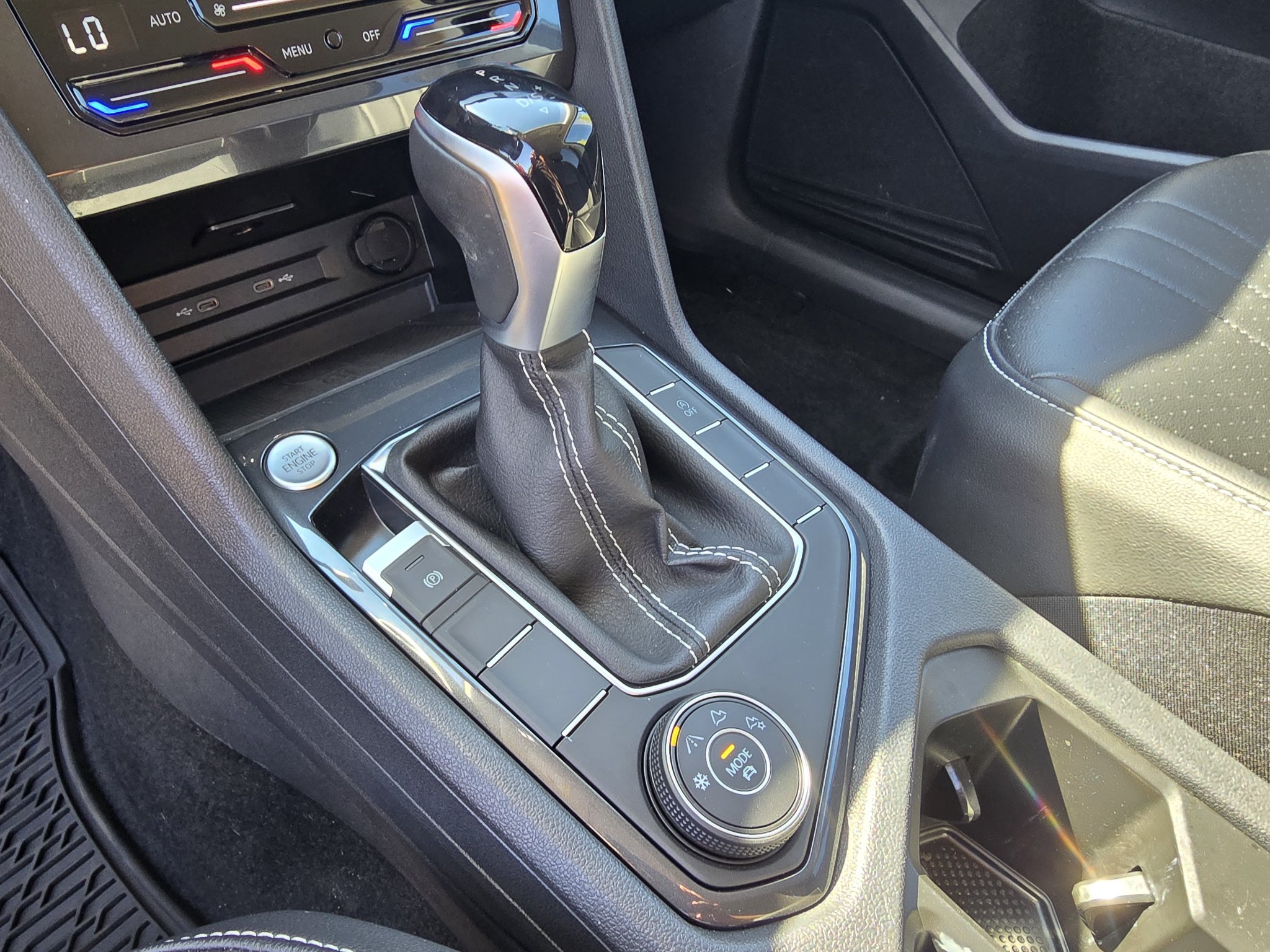 Used 2024 Volkswagen Tiguan SE AWD/4WD image 21