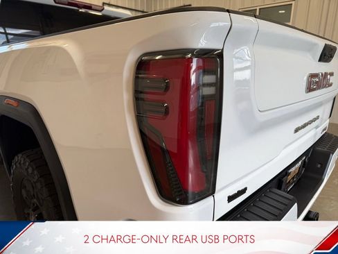 Used 2024 GMC Sierra 2500 AT4 AWD/4WD image 11