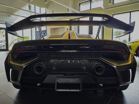 Used 2023 Lamborghini Huracan STO image 4